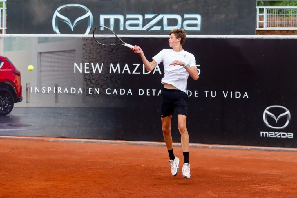 Comenzó el Torneo Internacional de Tenis Junior UC “Copa Mazda” 2024